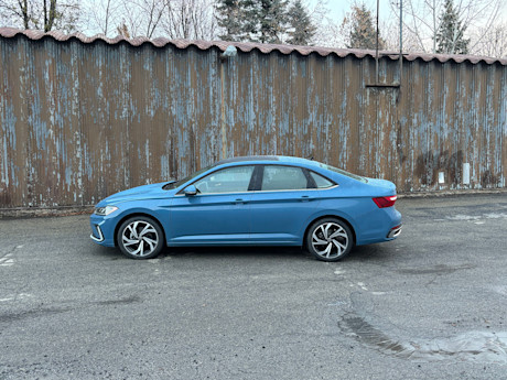 Volkswagen Jetta Highline 2025 : essai routier Body Image