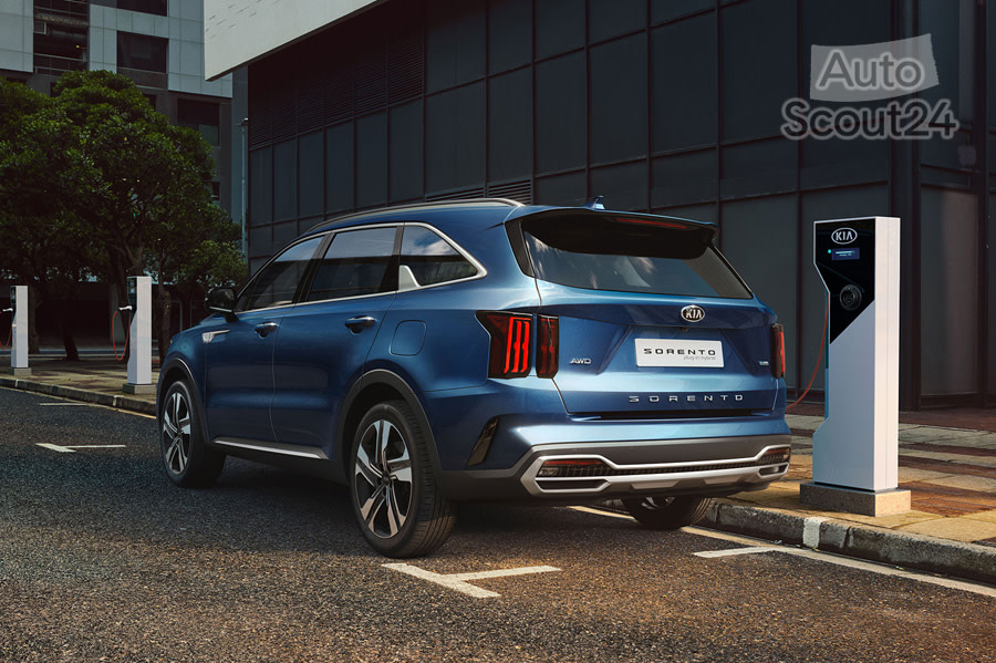 KiaSorentoPHEV-rear-charge.jpg