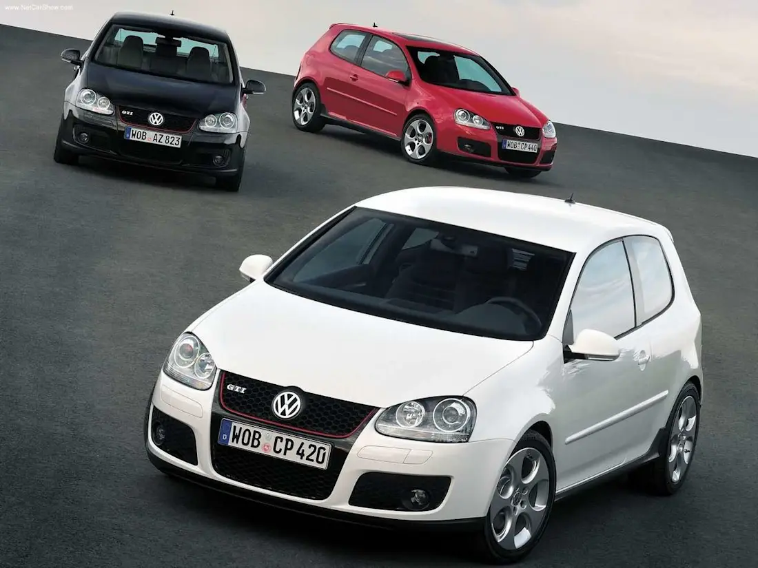 Volkswagen-Golf_GTI_5-door-2004-1280-16.jpg