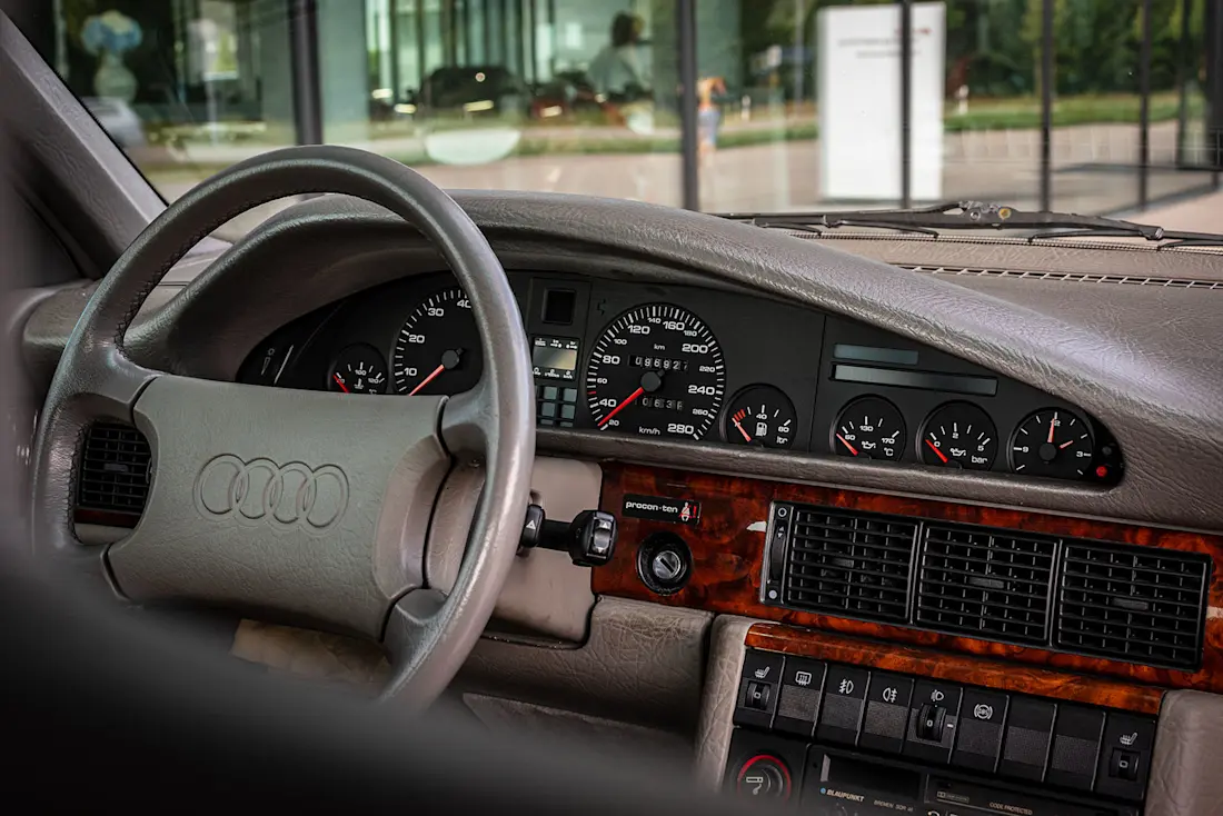 Audi-V8-D11-Dachboard Audi-V8-D11-Dachboard