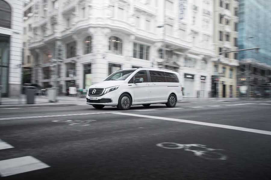 primera-prueba-mercedes-eqv.6329.jpg