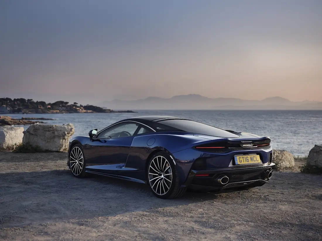 AS24 McLaren GT 2021 statisch achter