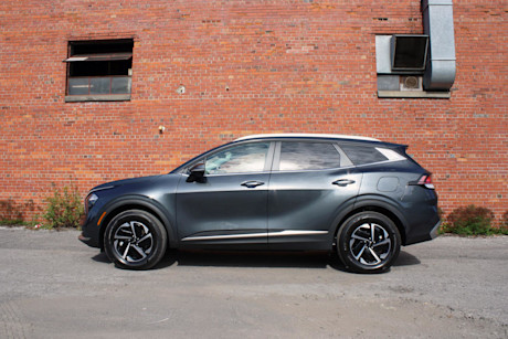 Kia Sportage HEV 2023 vs Toyota RAV4 Hybride 2022 : match comparatif Image