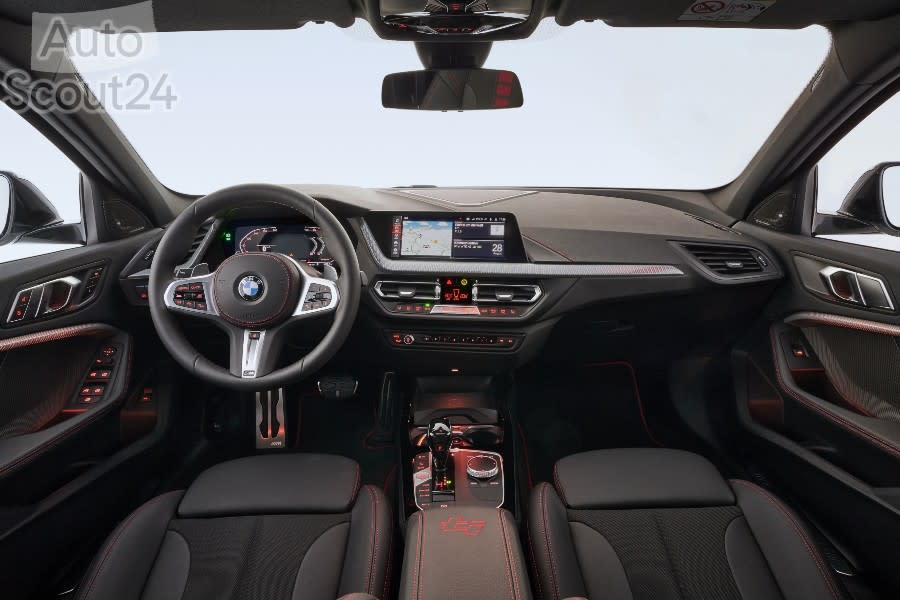 P90402209_highRes_the-all-new-bmw-128t (1).jpg