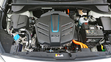 Editorial 2019 kia niro ev sx touring 17 jp