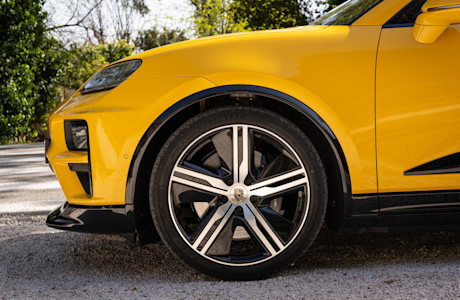Editorial 2024 porsche macan turbo electric fd 240423 09 jw