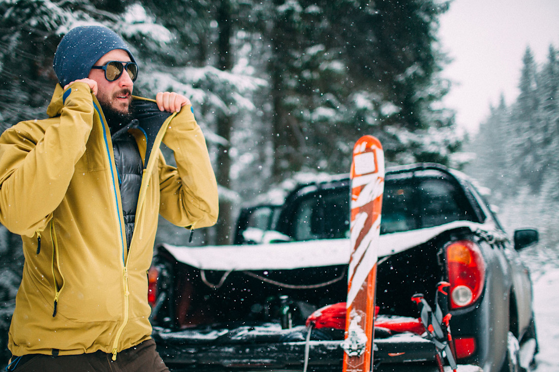 Skisack im Auto - alle Vor- und Nachteile sowie Alternativen zum Transport