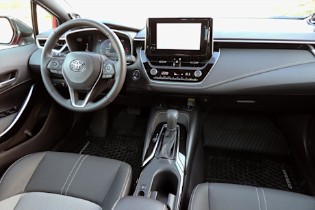 Editorial 2024 toyota corolla hatchback xse td 240115 17 jm