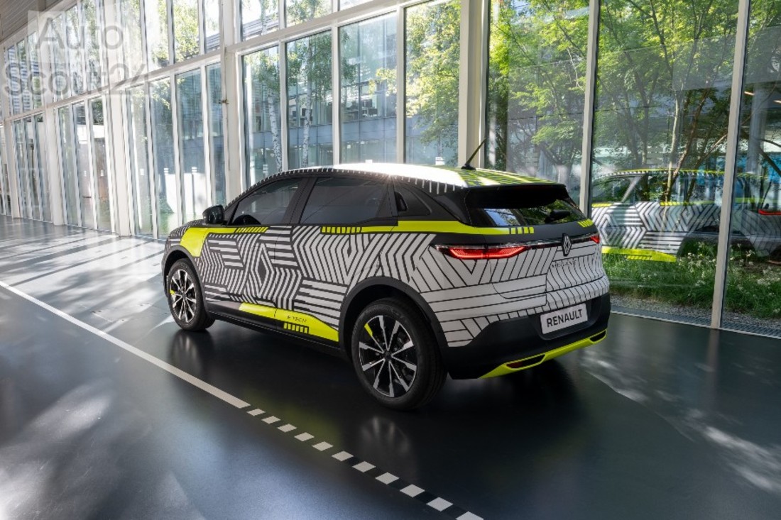 2021__New_Renault_MEGANE_ETECH_Electric_preproduction_2 (1).jpg
