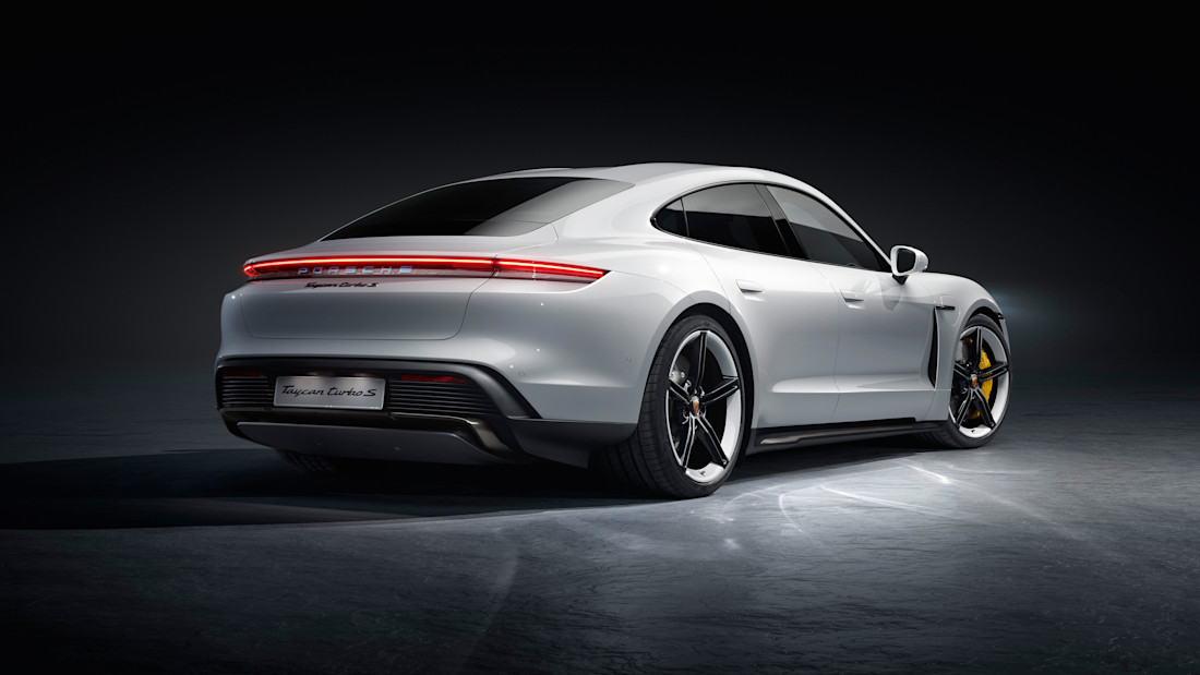 Porsche Taycan Turbo S (11).jpg