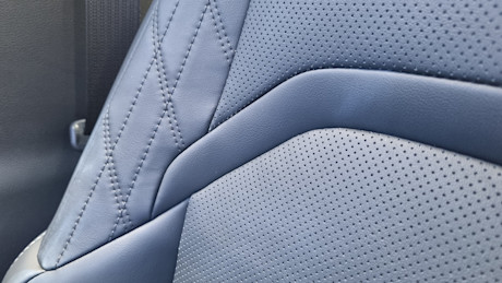 Lexus UX 300h 2025 : essai routier Image
