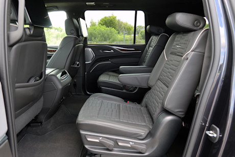 Editorial 2023 cadillac escalade esv sport platinum td 230920 19 jm