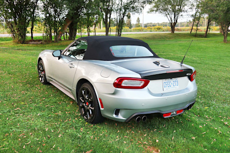 Editorial 2018 fiat 124 spider abarth 08 jm