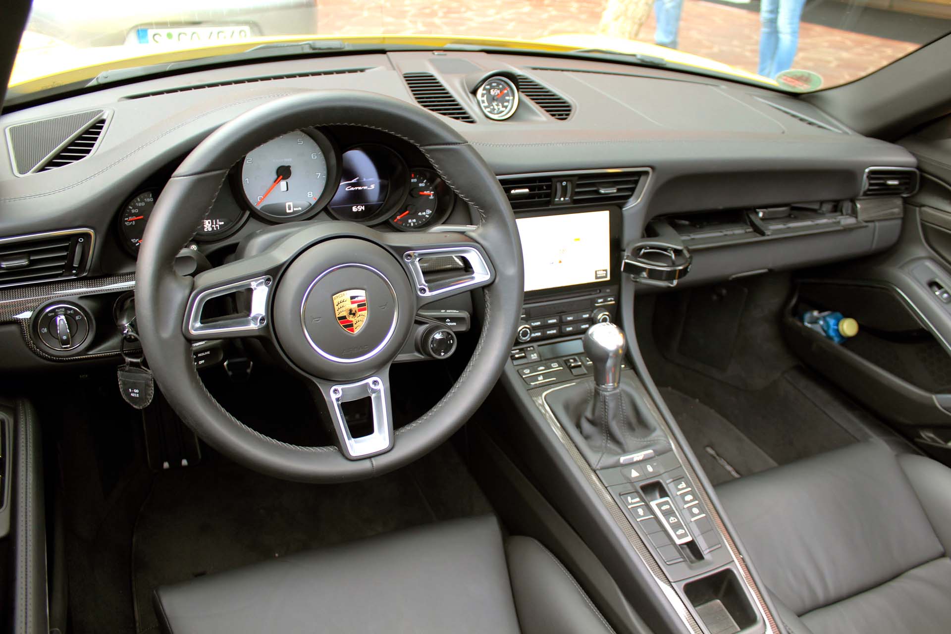 Centre-dash we see the new standard Porsche Communication Management System interface screen with navi, pinch, scroll and swipe functions. Didn’t spend a lot of time with it (a bit busy driving…), but PCM appears vastly more user and smart phone friendly.