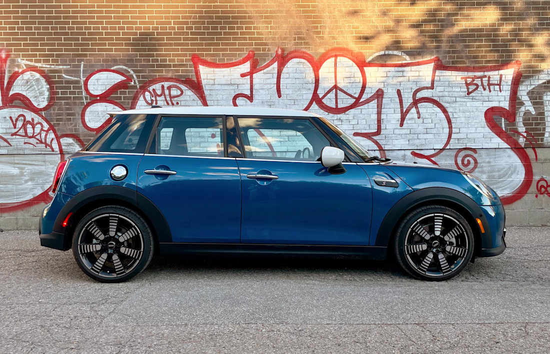 Editorial 2022 mini cooper s 5 door premierplus 05 ct