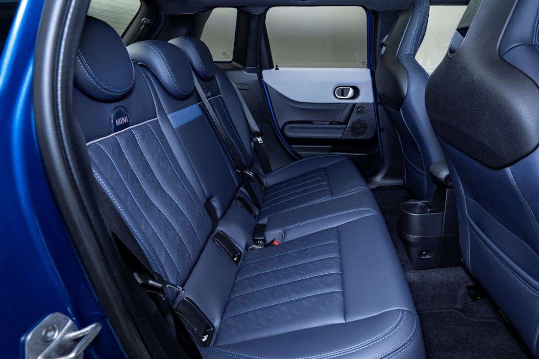 mini-cooper-5-door-2025 (8).jpg