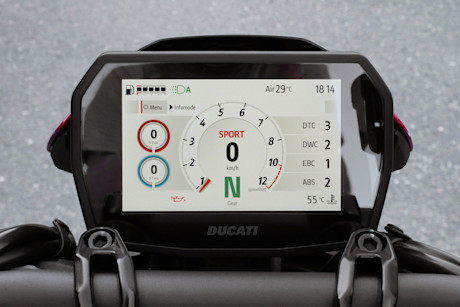 7 ducati-monster-2026-display