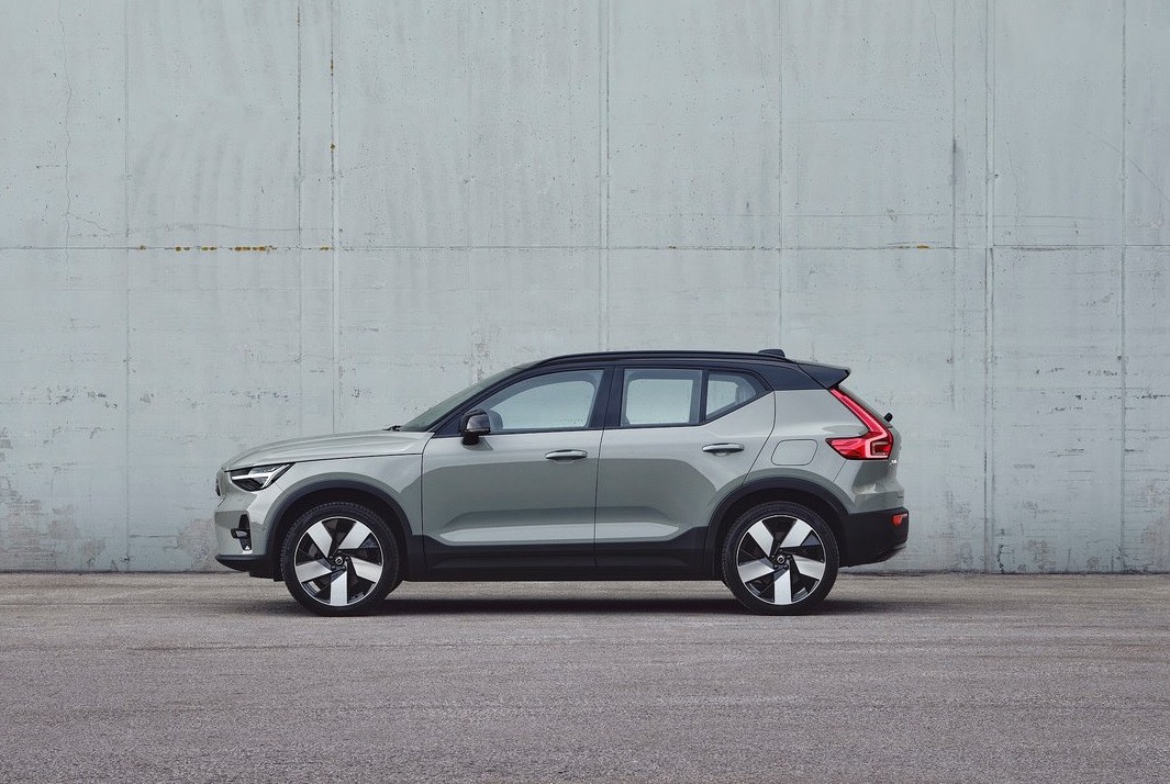 Volvo-XC40 Recharge-2023 Seitenansicht