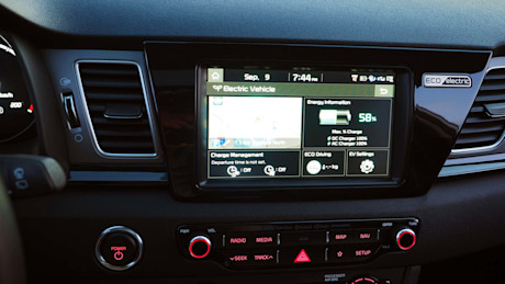 Editorial 2019 kia niro ev sx touring 28 jp