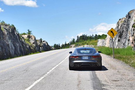 Editorial 2016 jaguar f type s coupe jp 06
