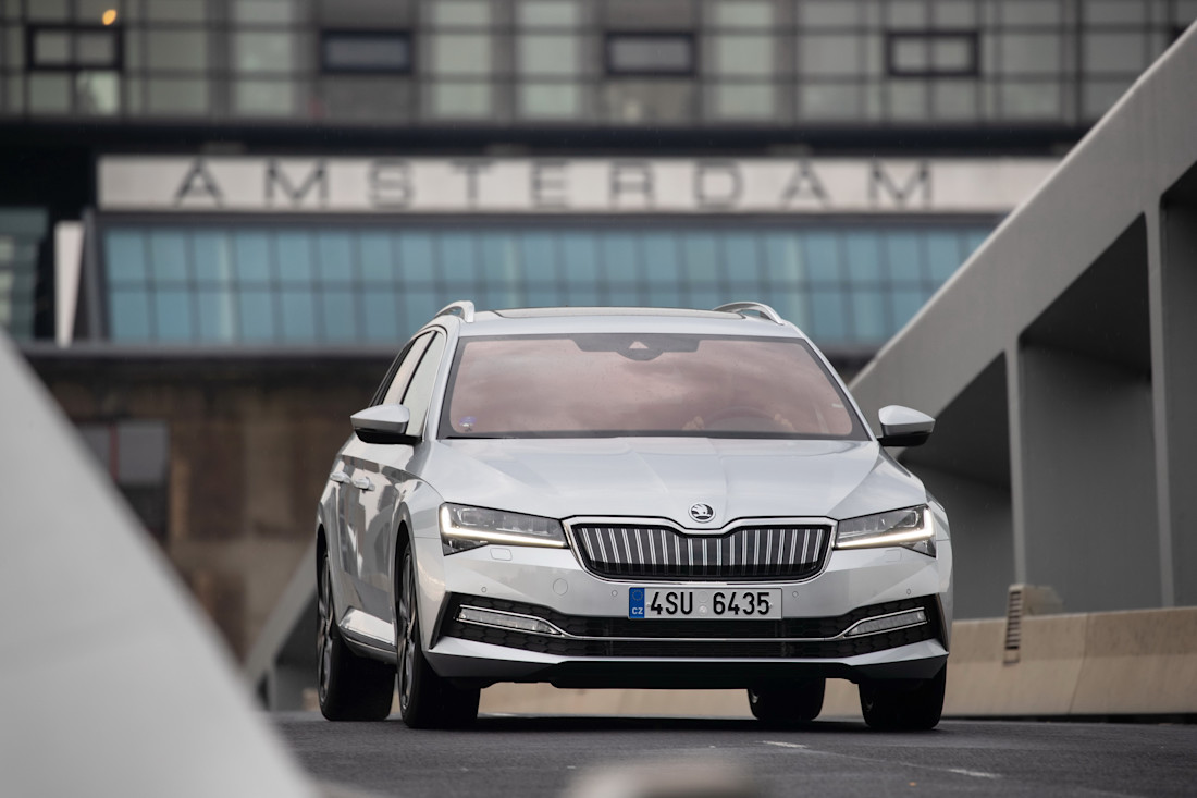 AS24 - Skoda Superb IV (1).jpg