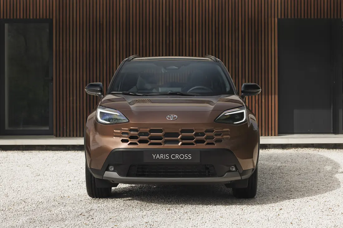 94351-yaris-crosshigh-gradeprecious-bronzestatic-10-web-lr