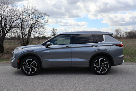 Editorial 2024 mitsubishi outlander phev gt premium 44