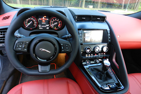 Editorial 2016 jaguar f type v6 16