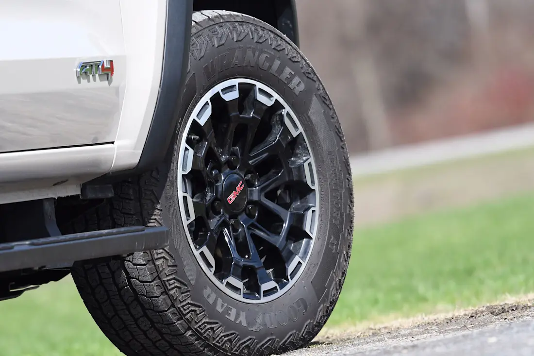 2026 GMC Canyon - TD - DR - 260506 - 12