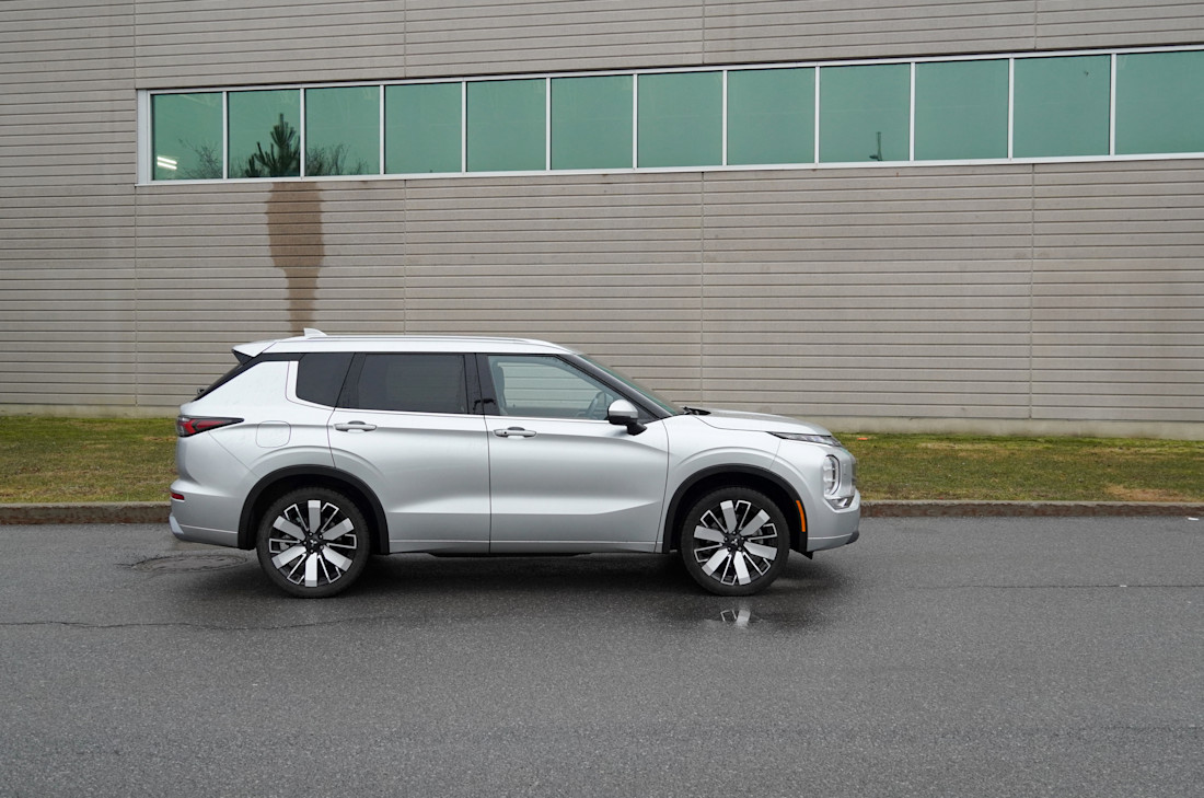 Mitsubishi-Outlander-GT-2026 (9).jpg