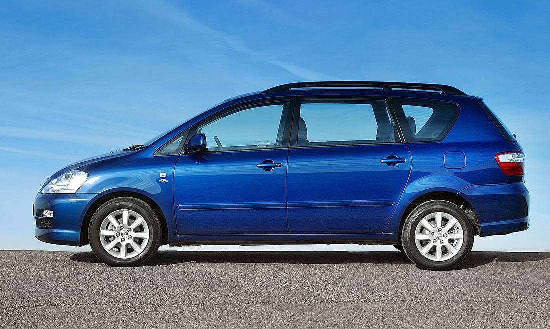 1XaFIayFJlvIVKh7675102-9f7a78bf186b66ebcb01f5538bd3d39d-toyota-avensis-verso-side-1100