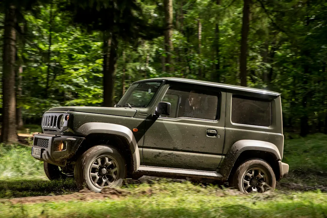 Im Gelande macht dem Jimny so schnell keiner etwas vor