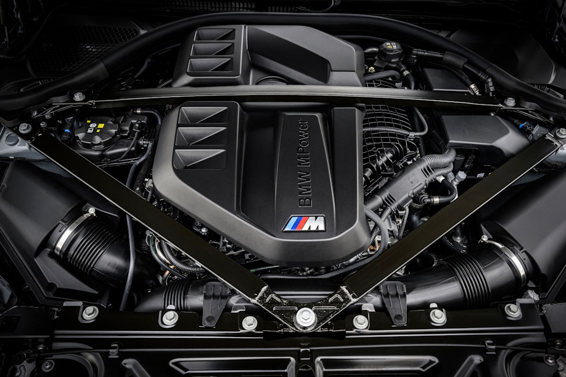 BMW-m2-cs-2025-motor.jpg