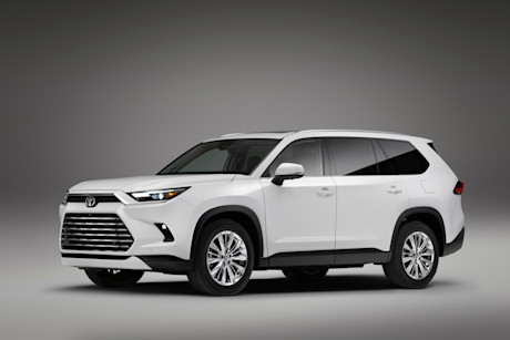Editorial 2024 toyota grandhighlander windchillpearl 001