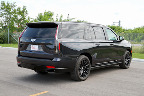 Editorial 2023 cadillac escalade esv sport platinum td 230920 09 jm