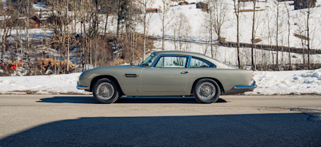 Aston Martin DB5 Sean Connery (2022) banner