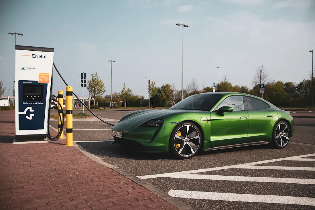 Porsche Taycan Turbo S Side 1 Porsche Taycan Turbo S Side 1