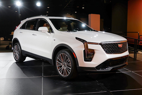Editorial 2024 cadillac xt4 premium luxury p 230630 02 jm