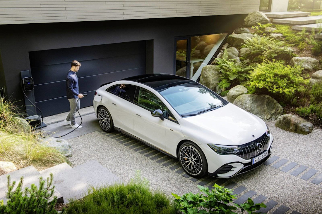 De Mercedes-AMG EQE 53 is alleen snel als zijn batterij voldoende vol zit