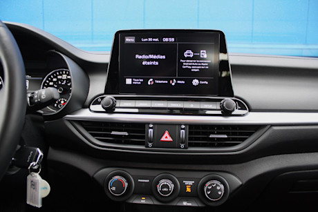 Kia Forte5 EX iVT 2022 : essai routier Body Image