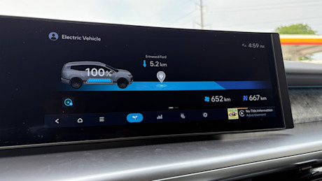 2026 Hyundai Ioniq 9 vs VinFast VF 9 Comparison Test + Video Body Image