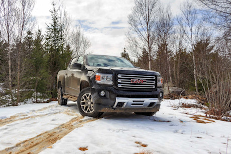 Editorial 2017 gmc canyon diesel 4wd crew cab short bed 02 ew