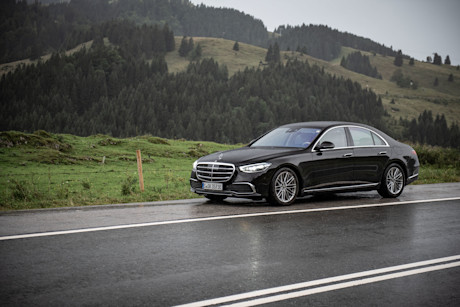 Mercedes-Benz-S-580-e-Hybrid-Hero