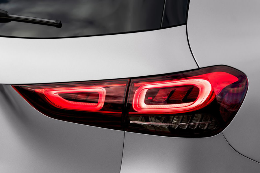 Mercedes-Benz-GLA-2021-1024-2f.jpg
