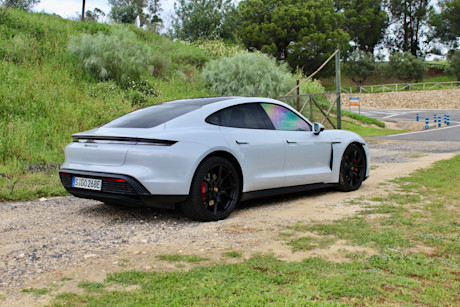 Editorial 2025 porsche taycan 4s 04