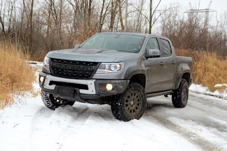 Chevrolet Colorado ZR2 Bison 2020 vs Jeep Gladiator Rubicon 2020 : match comparatif Body Image