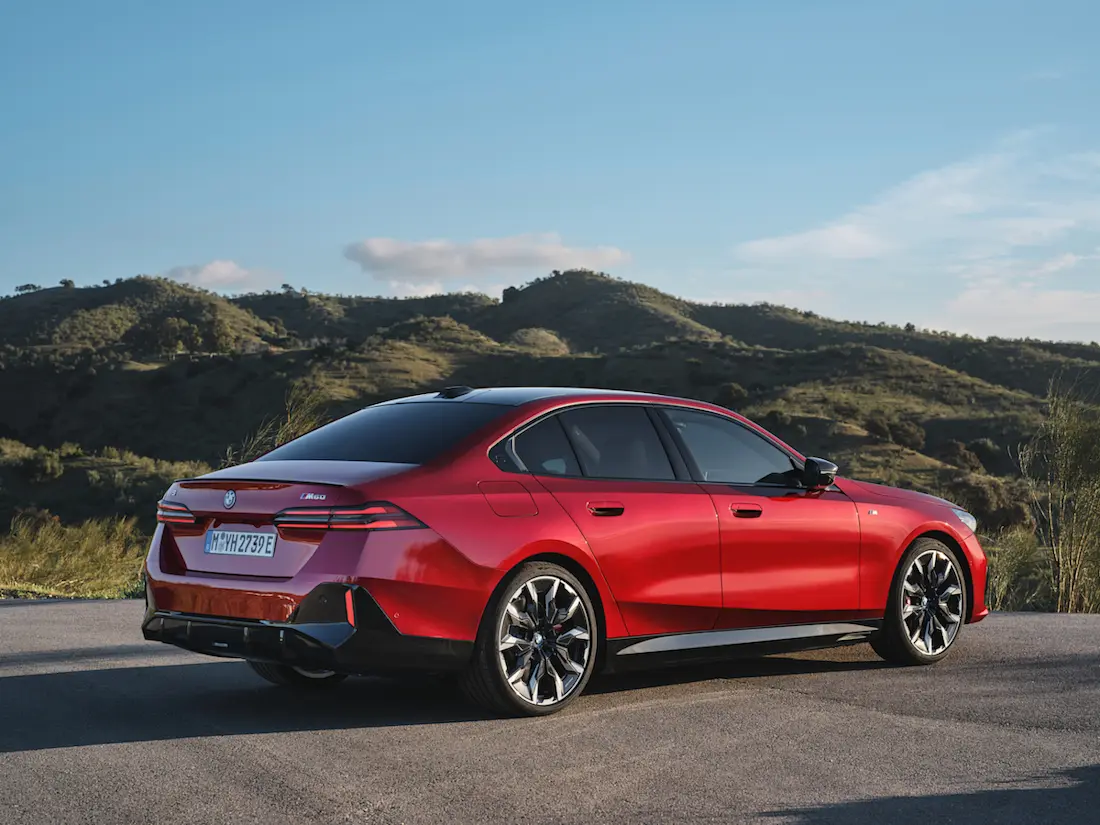 BMW 5 Reeks & i5 (2023) static, rear view 2 BMW 5 Reeks & i5 (2023) static, rear view 2