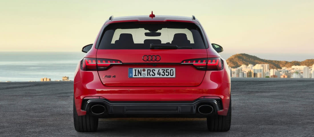 Audi-RS4-Rear-1100