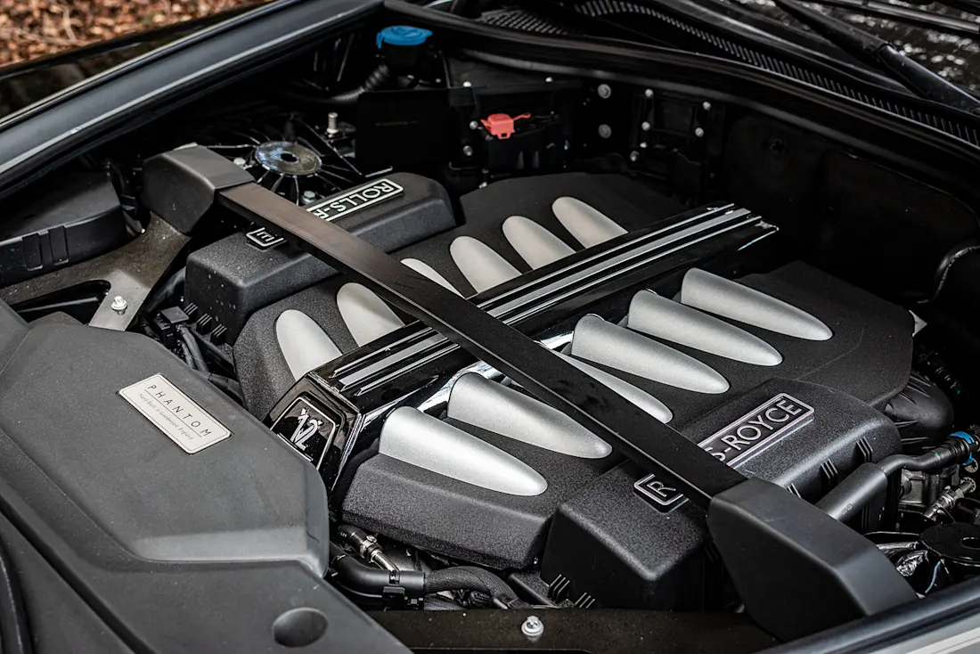 Rolls-Royce-Phantom-Front-Engine