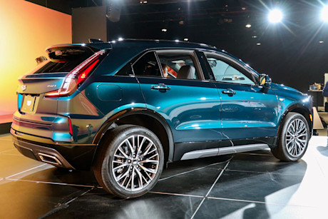 Editorial 2024 cadillac xt4 sport p 230630 04 jm